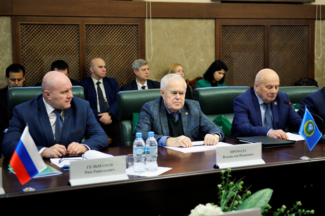 Рабочие моменты служебного совещания по подведению итогов