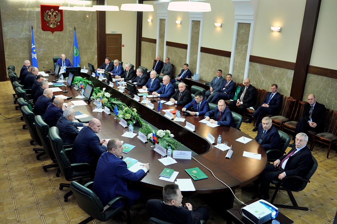 Рабочие моменты служебного совещания по подведению итогов