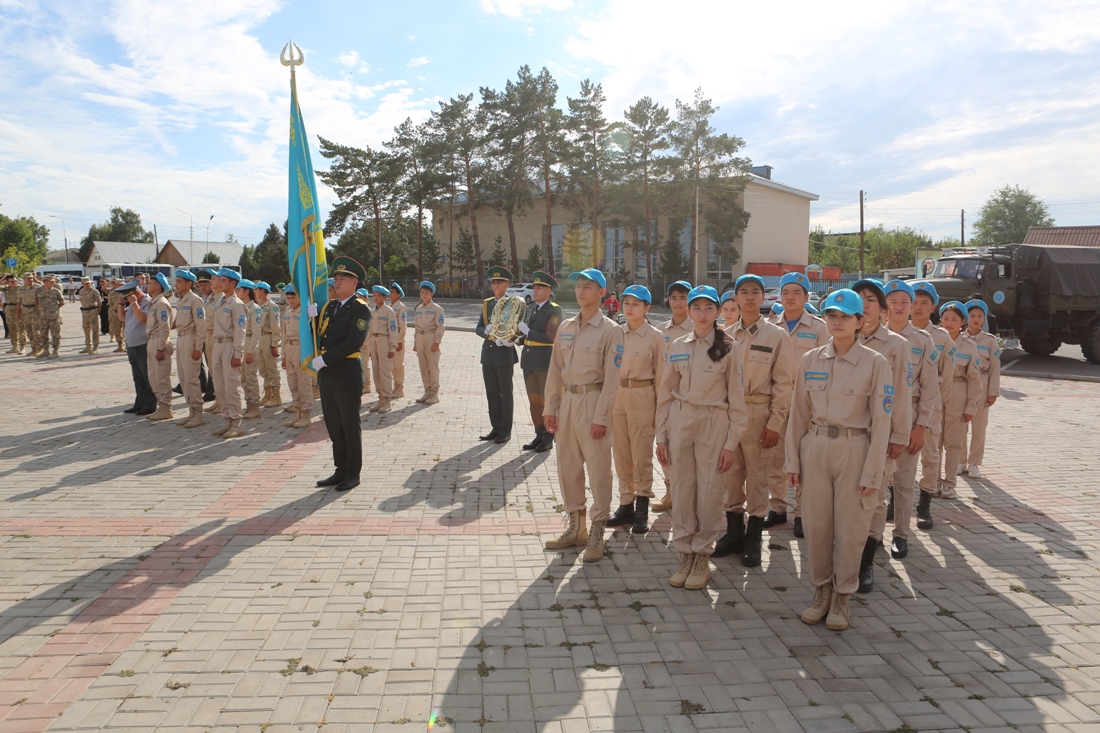 Парадный строй Алматинских юнармейцев