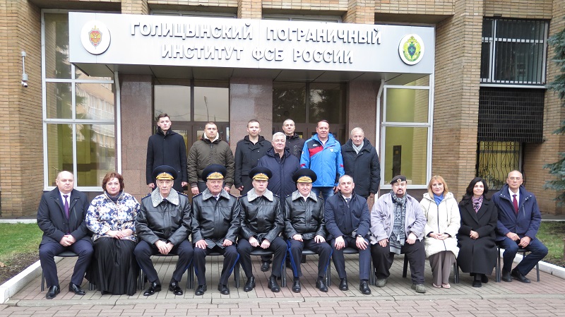 Участники, члены жюри и почетные гости XIII Фестиваля пограничной песни в Голицынском пограничном институте ФСБ России