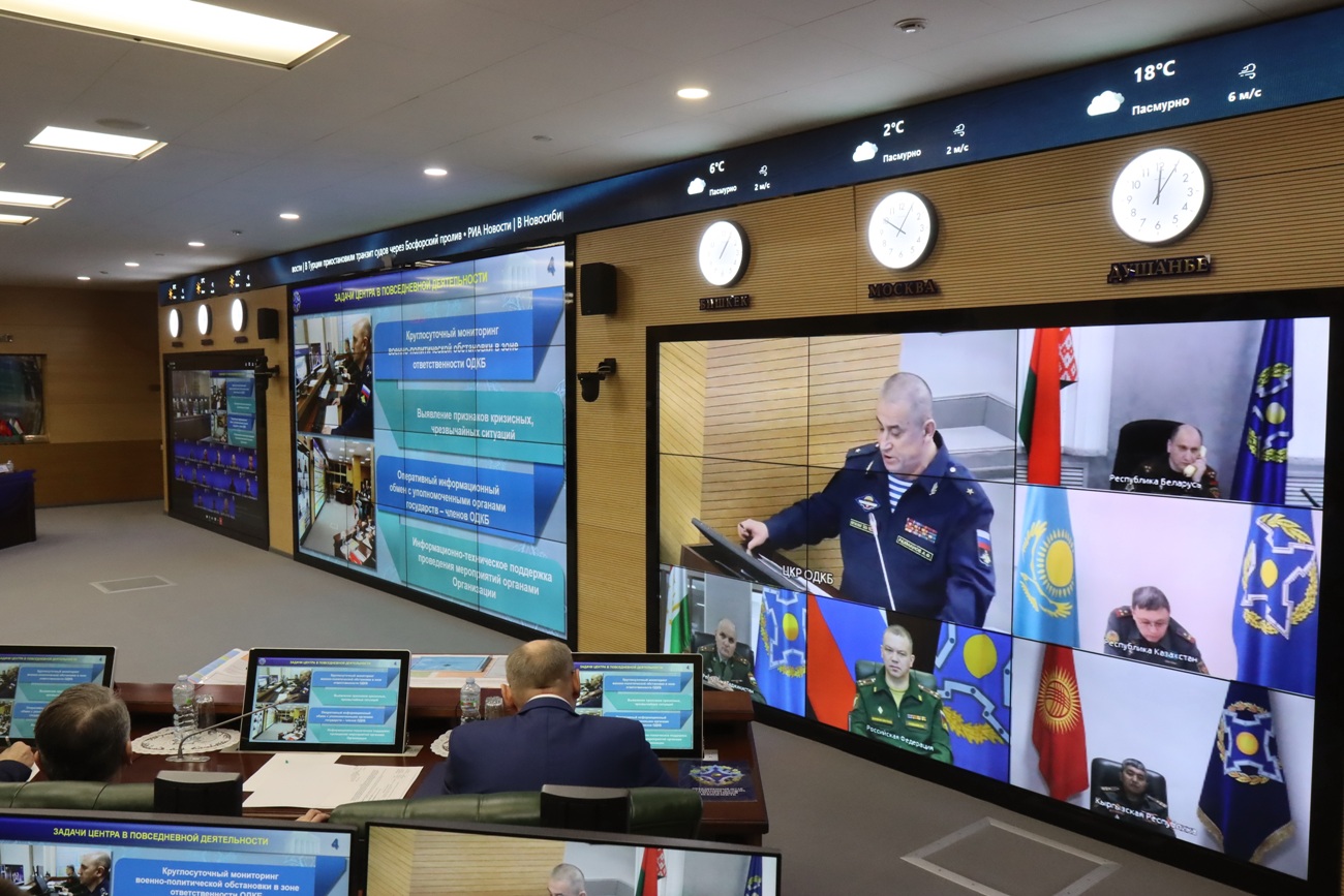 Начальник Центра кризисного реагирования ОДКБ генерал-майор Рахманов А.Ф. доводит информацию о ходе проведения СКШТ. 